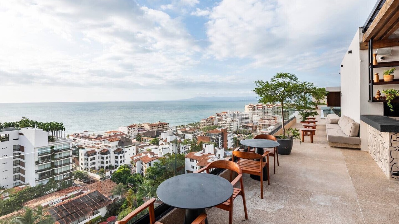 Photo of Outdoor in Romantic Zone