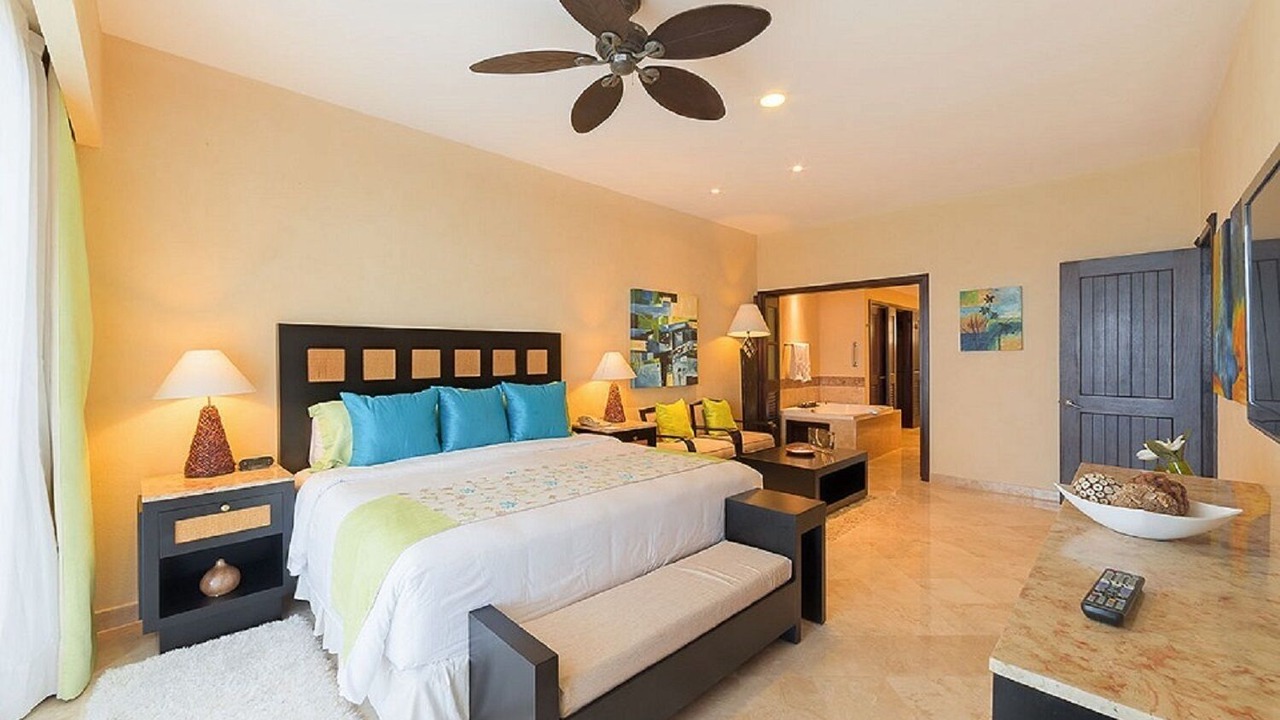 Photo of Bedroom in South Shore Hotel Area