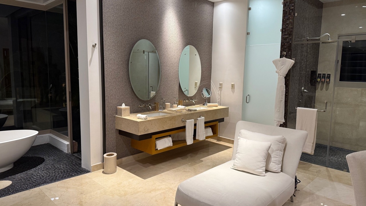 Photo of Bathroom in South Shore Hotel Area