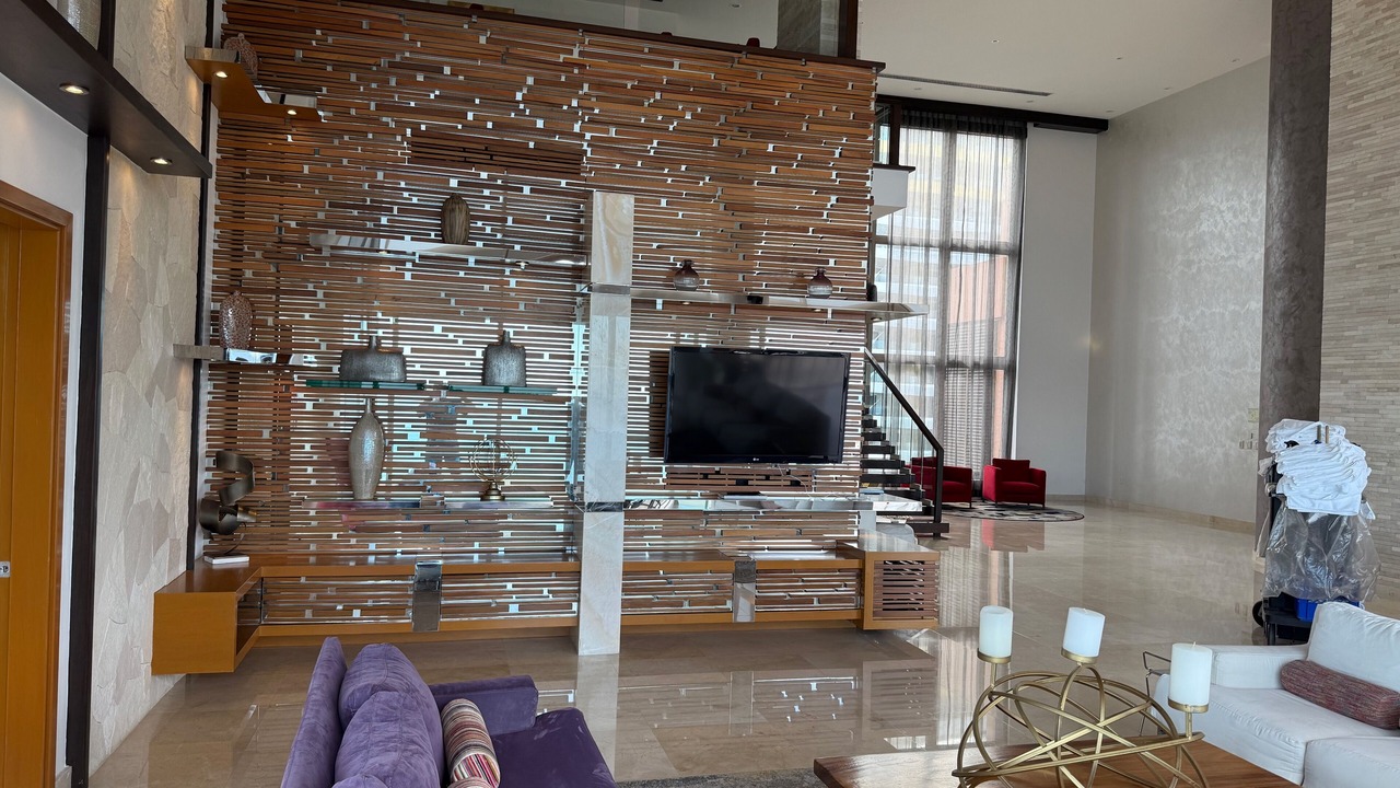 Photo of Livingroom in South Shore Hotel Area