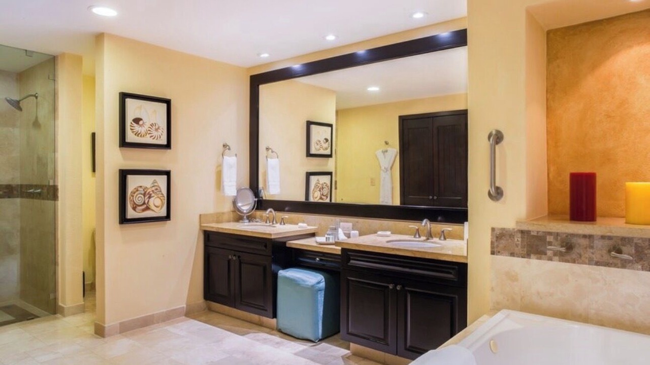 Photo of Bathroom in South Shore Hotel Area