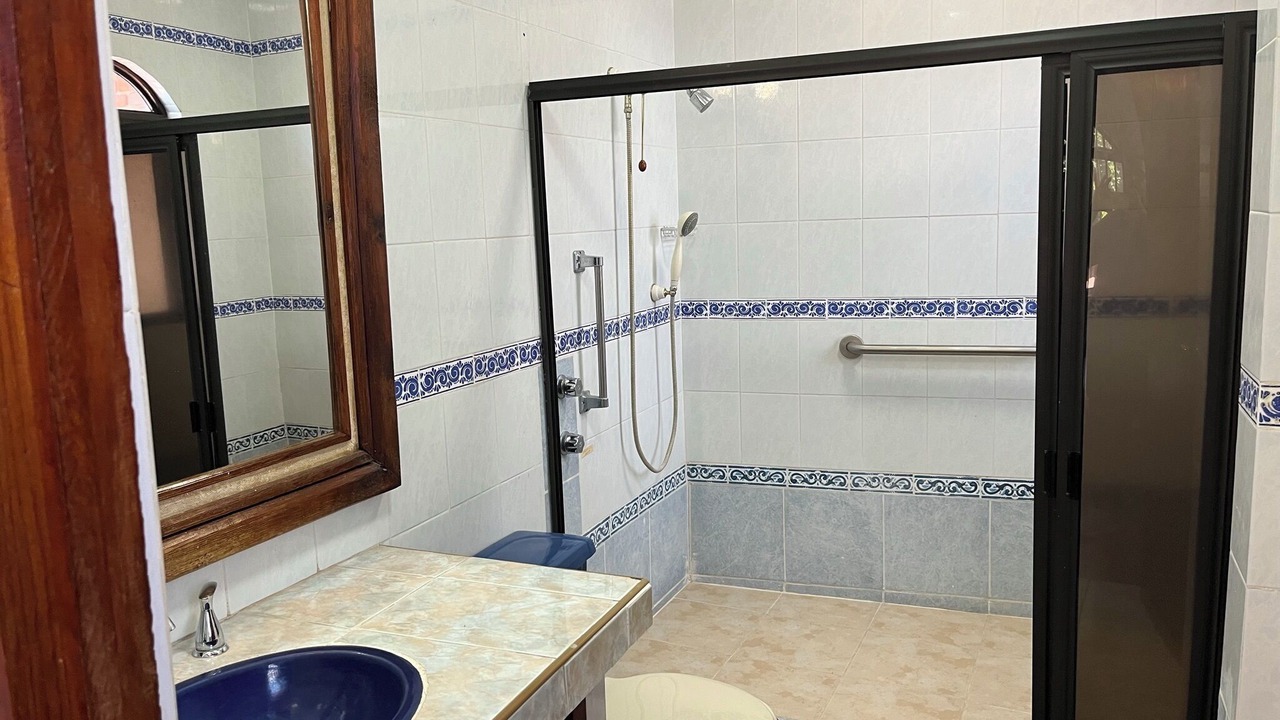 Photo of Bathroom in Burgos Bugambilias