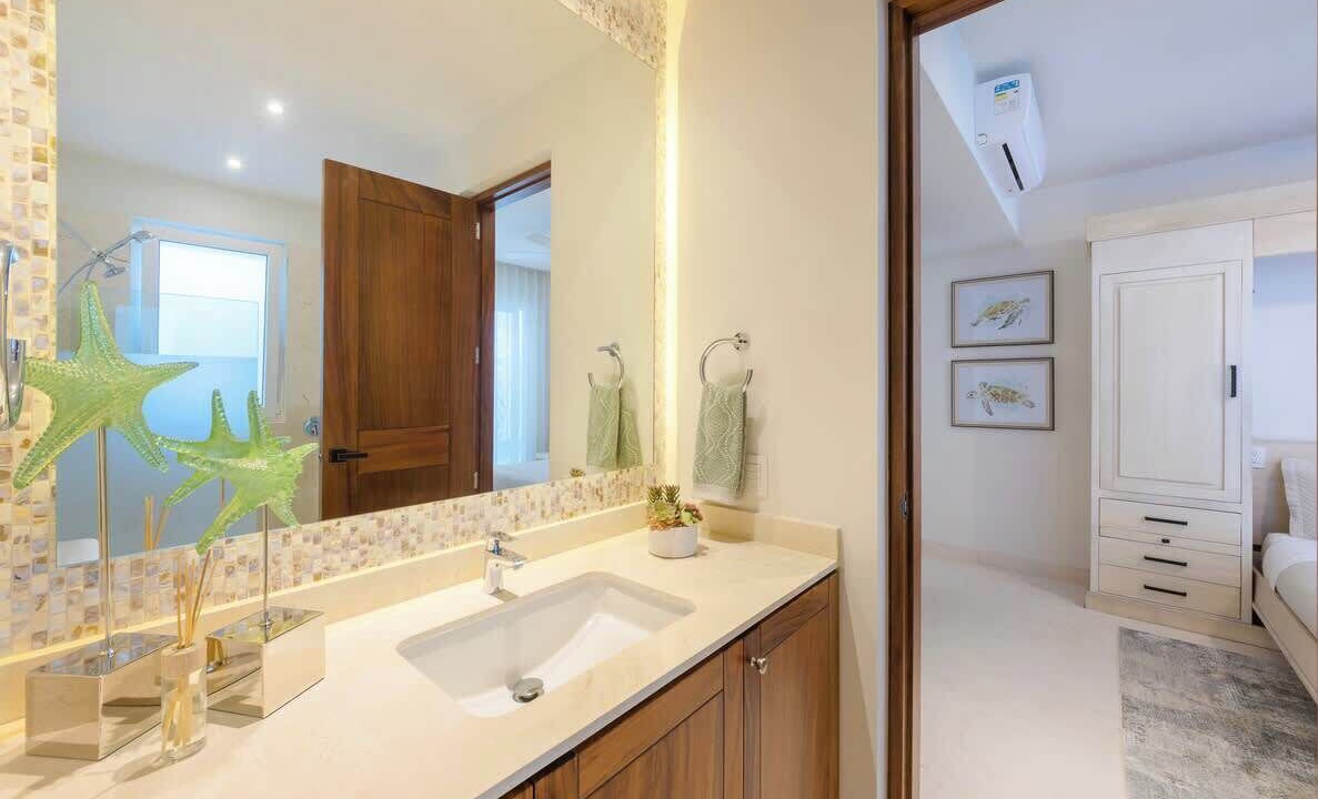 Photo of Bathroom in South Shore Hotel Area