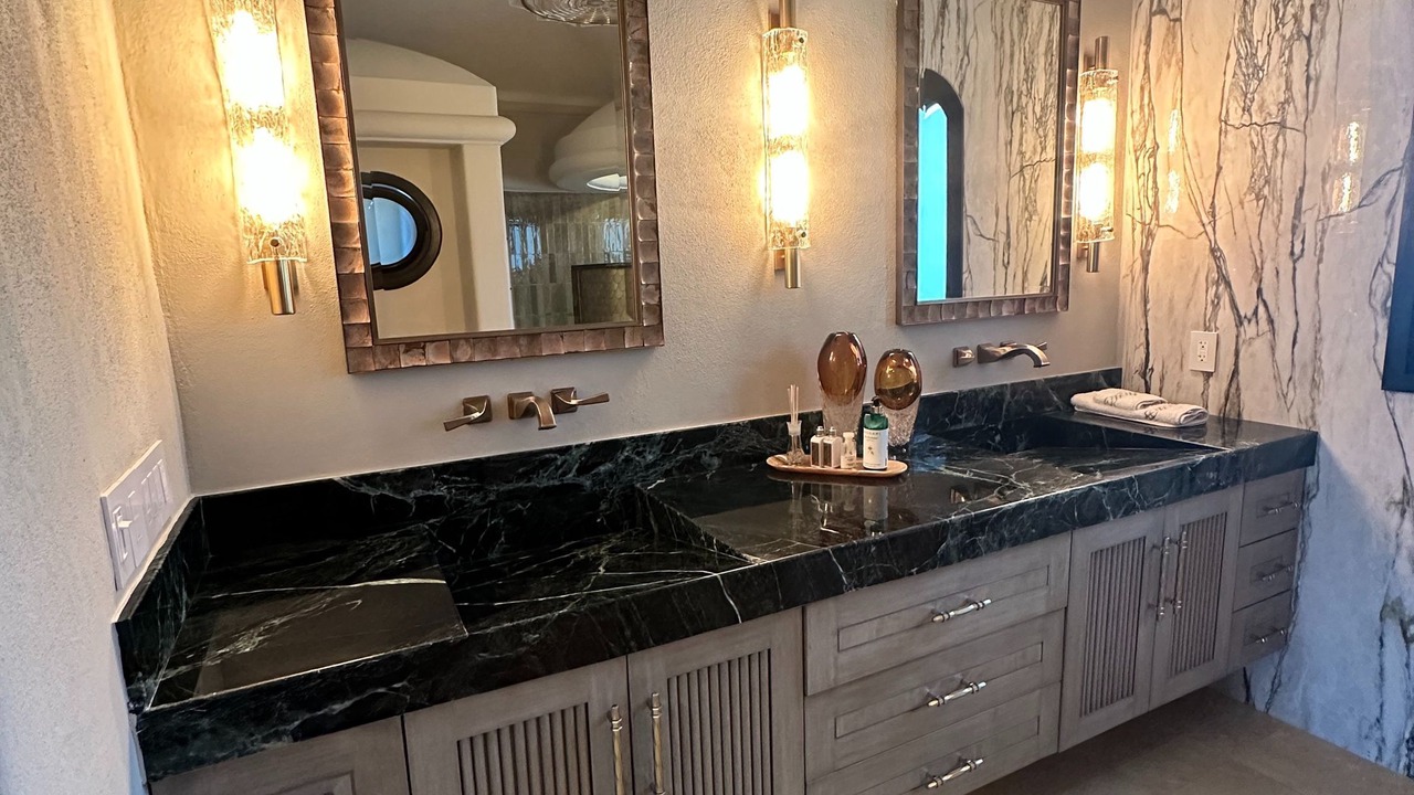 Photo of Bathroom in South Shore Hotel Area