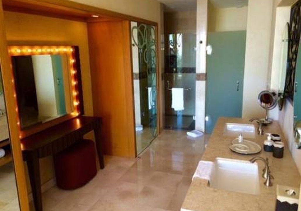 Photo of Bathroom in South Shore Hotel Area
