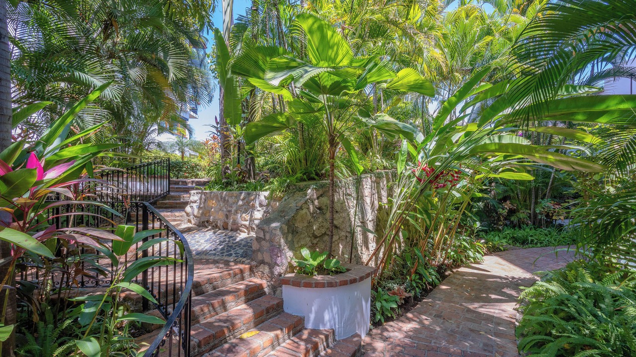 Photo of Outdoor in Romantic Zone