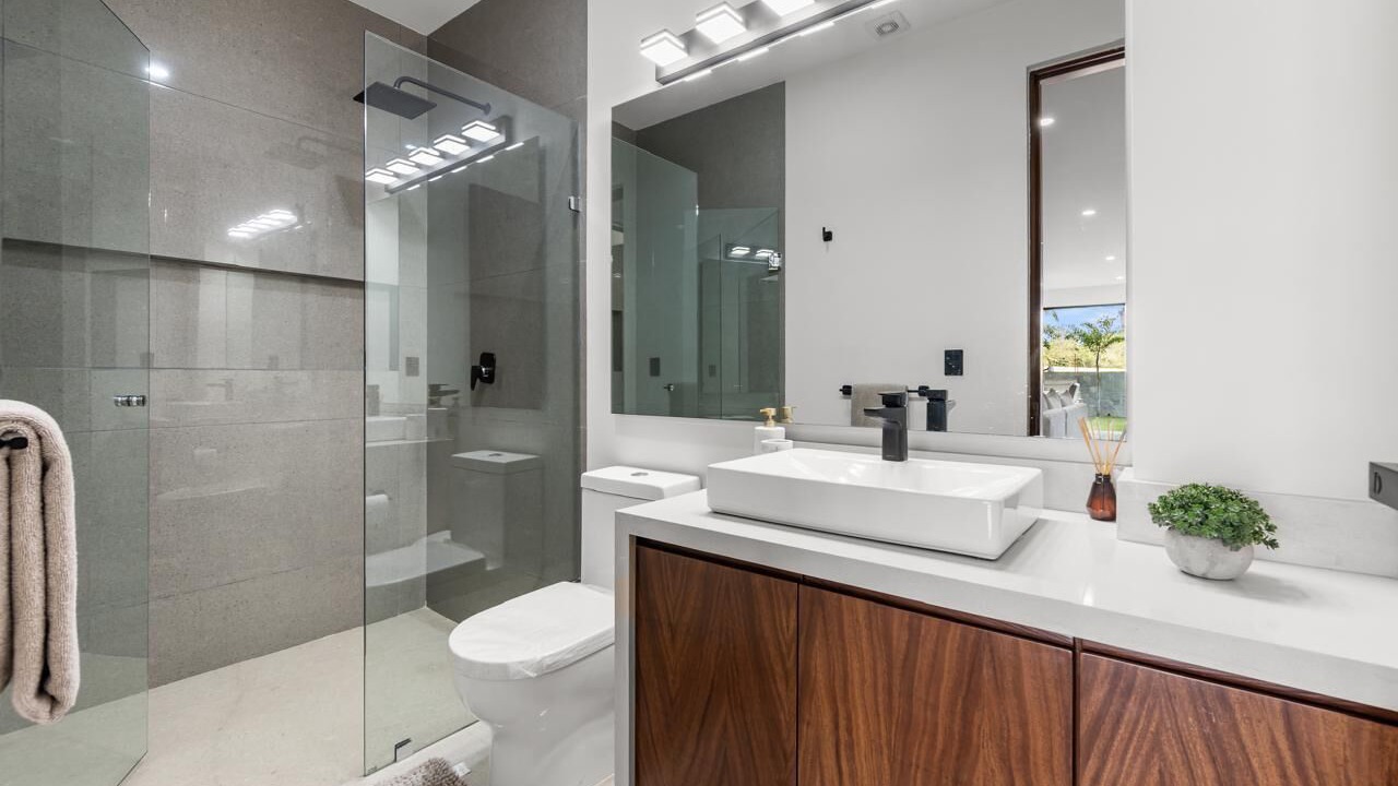 Photo of Bathroom in Flamingos