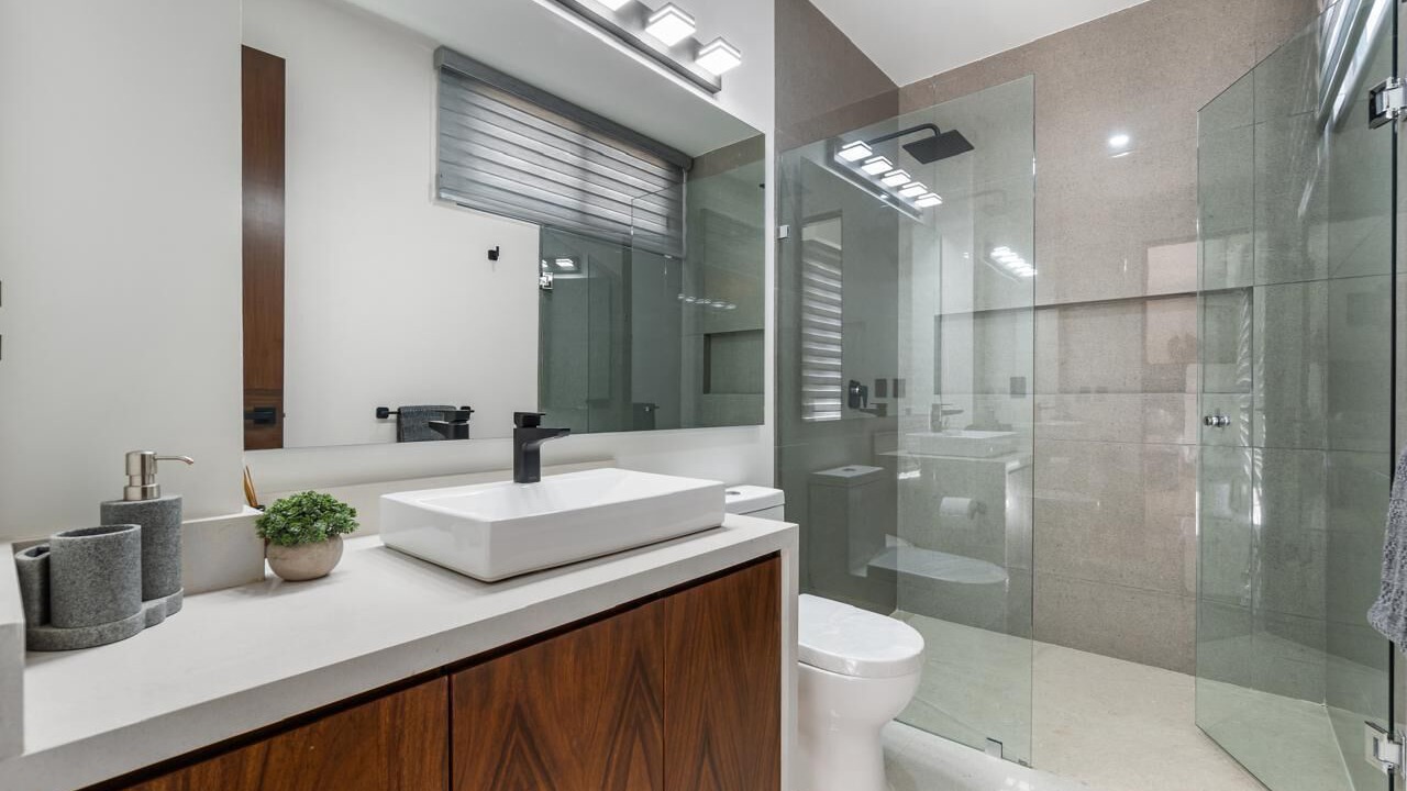 Photo of Bathroom in Flamingos
