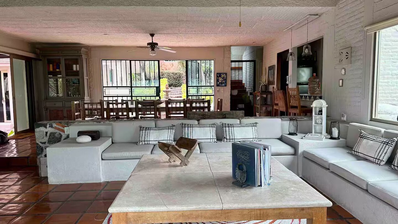 Photo of Livingroom in Raquet Club