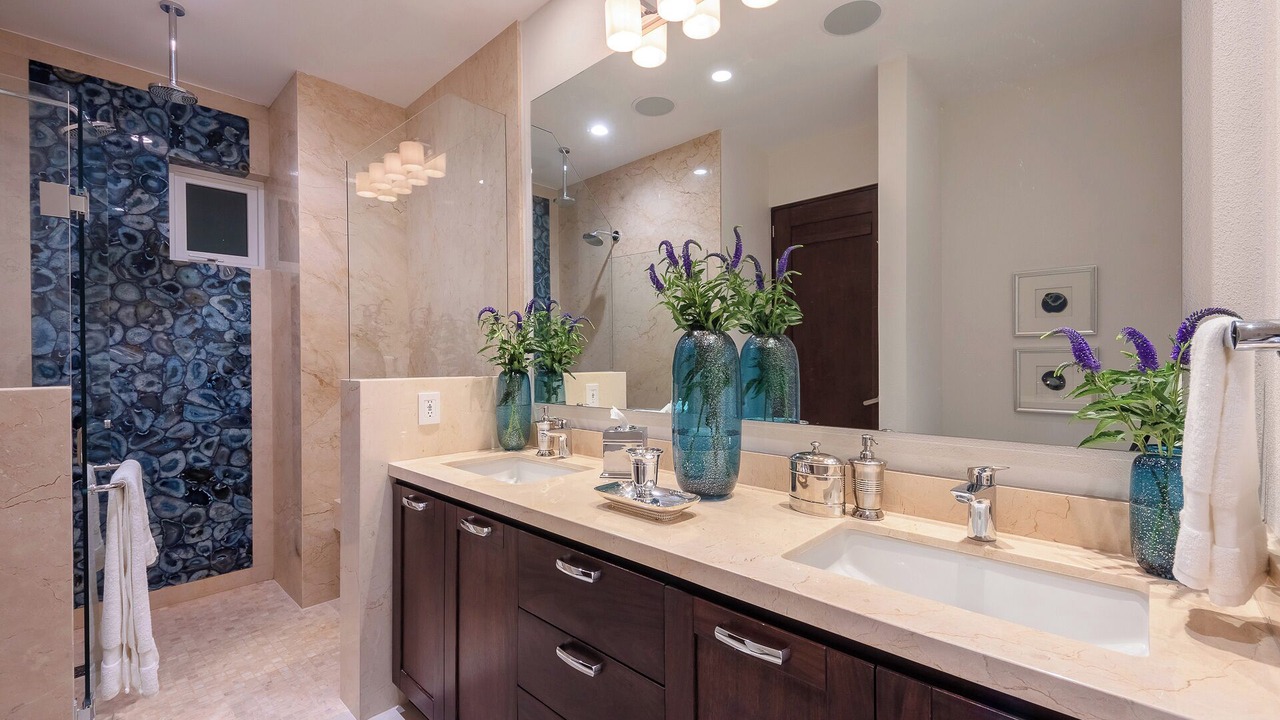Photo of Bathroom in Romantic Zone