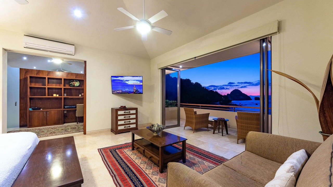 Photo of Livingroom in South Shore Hotel Area
