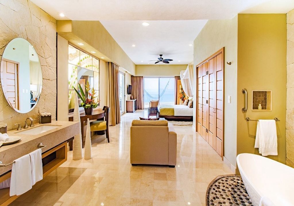 Photo of Bathroom in South Shore Hotel Area
