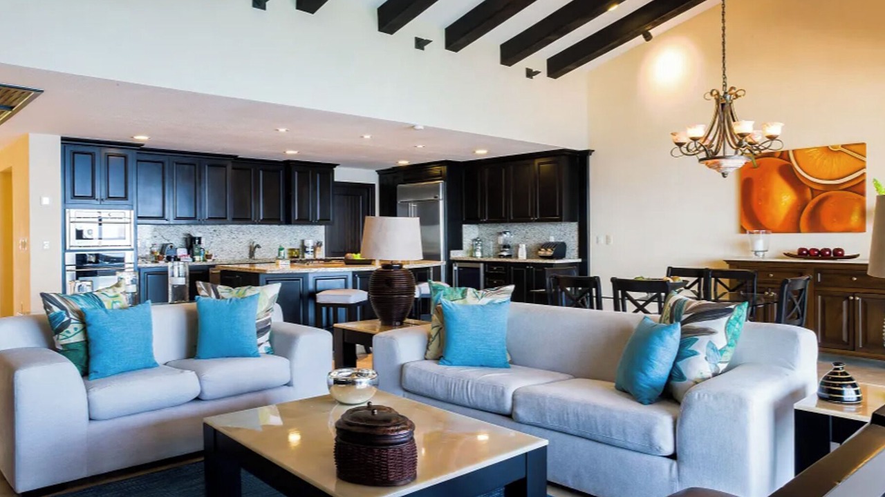 Photo of Livingroom in South Shore Hotel Area