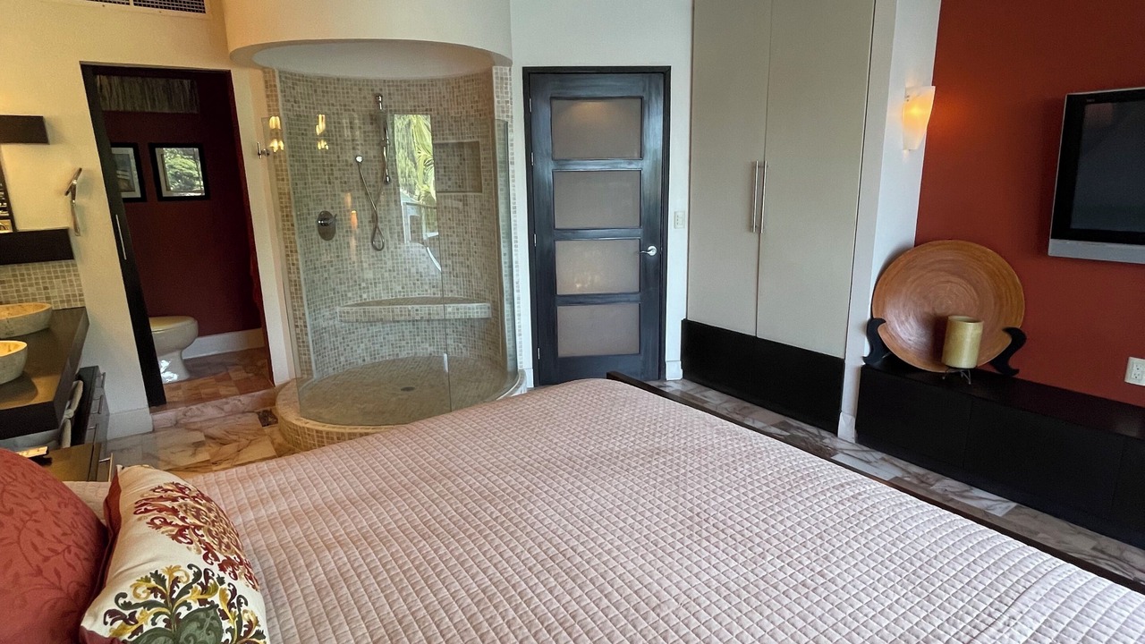 Photo of Bedroom in South Shore Hotel Area