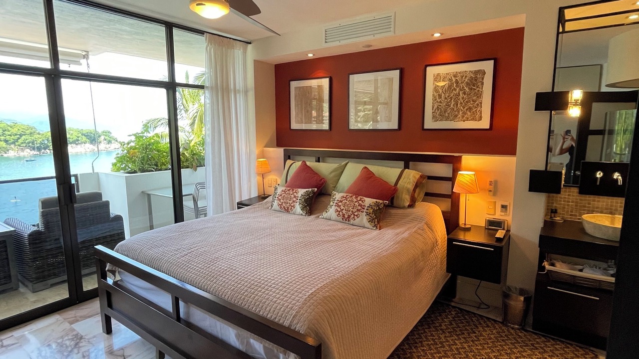 Photo of Bedroom in South Shore Hotel Area