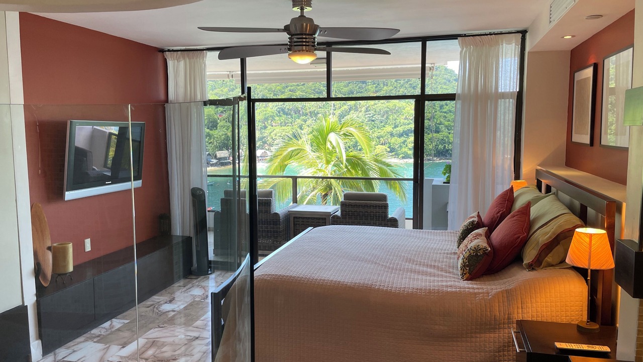 Photo of Bedroom in South Shore Hotel Area