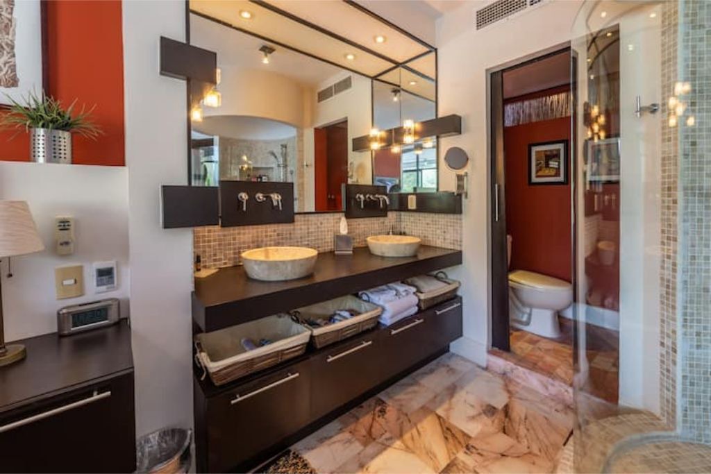 Photo of Bathroom in South Shore Hotel Area