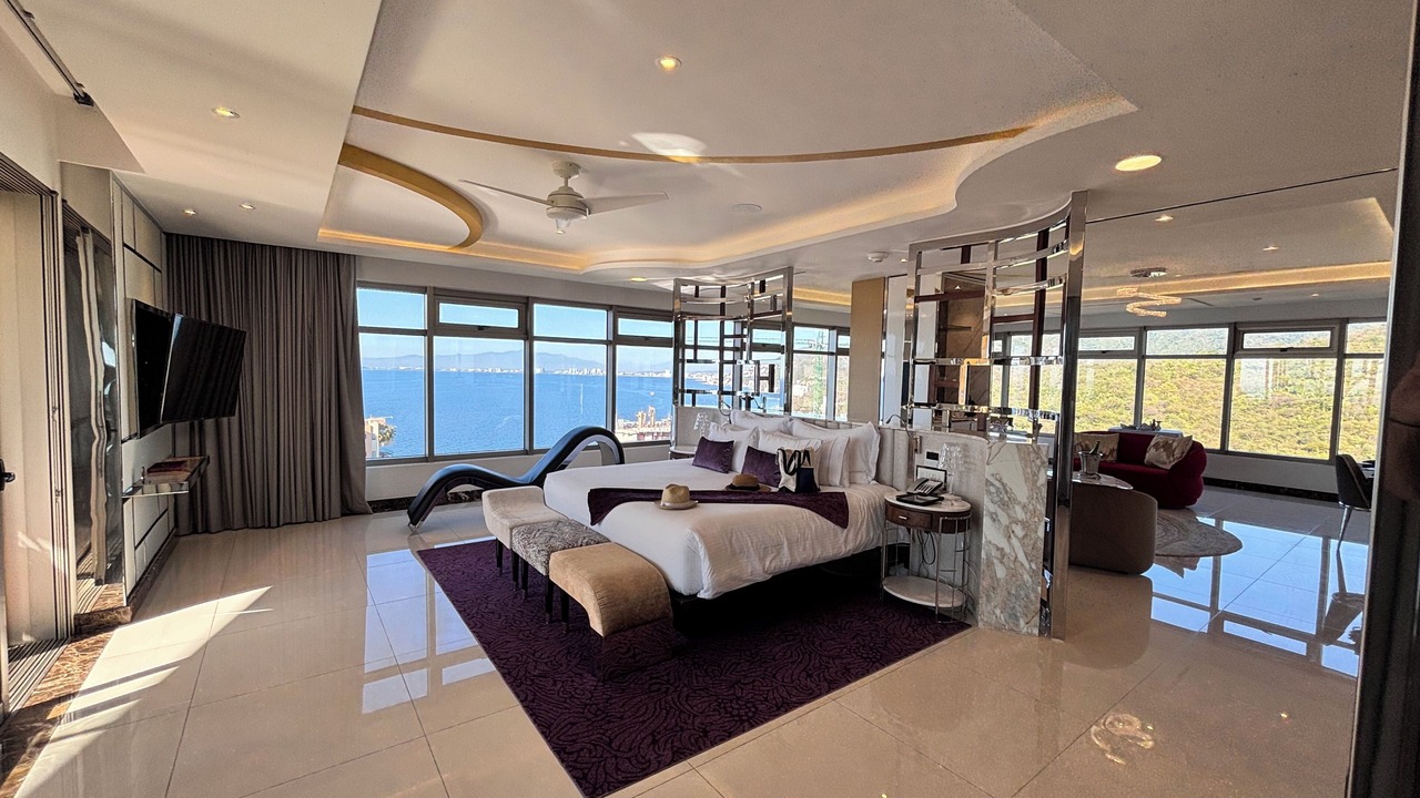 Photo of Bedroom in South Shore Hotel Area