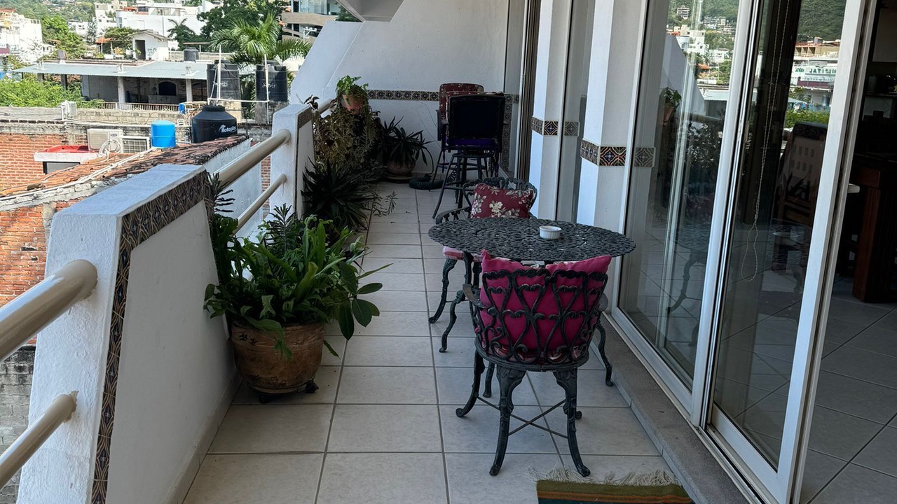 Photo of Outdoor in Romantic Zone