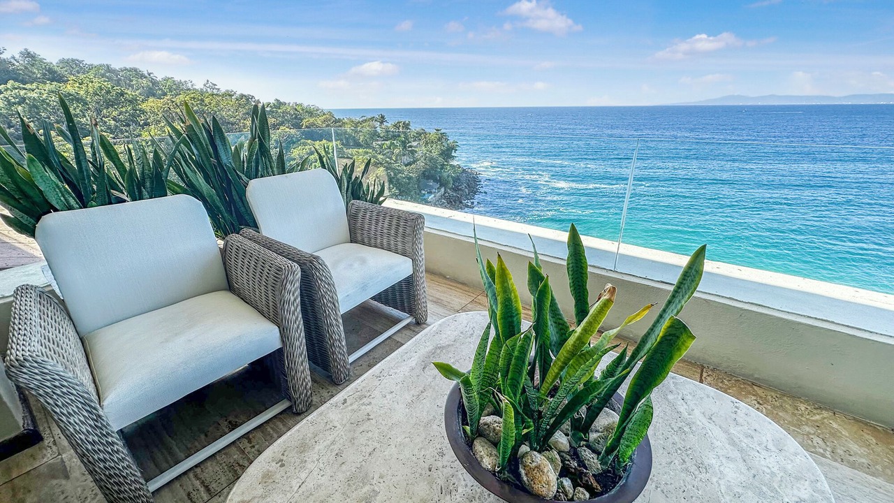 Photo of Patio Balcony in South Shore Hotel Area
