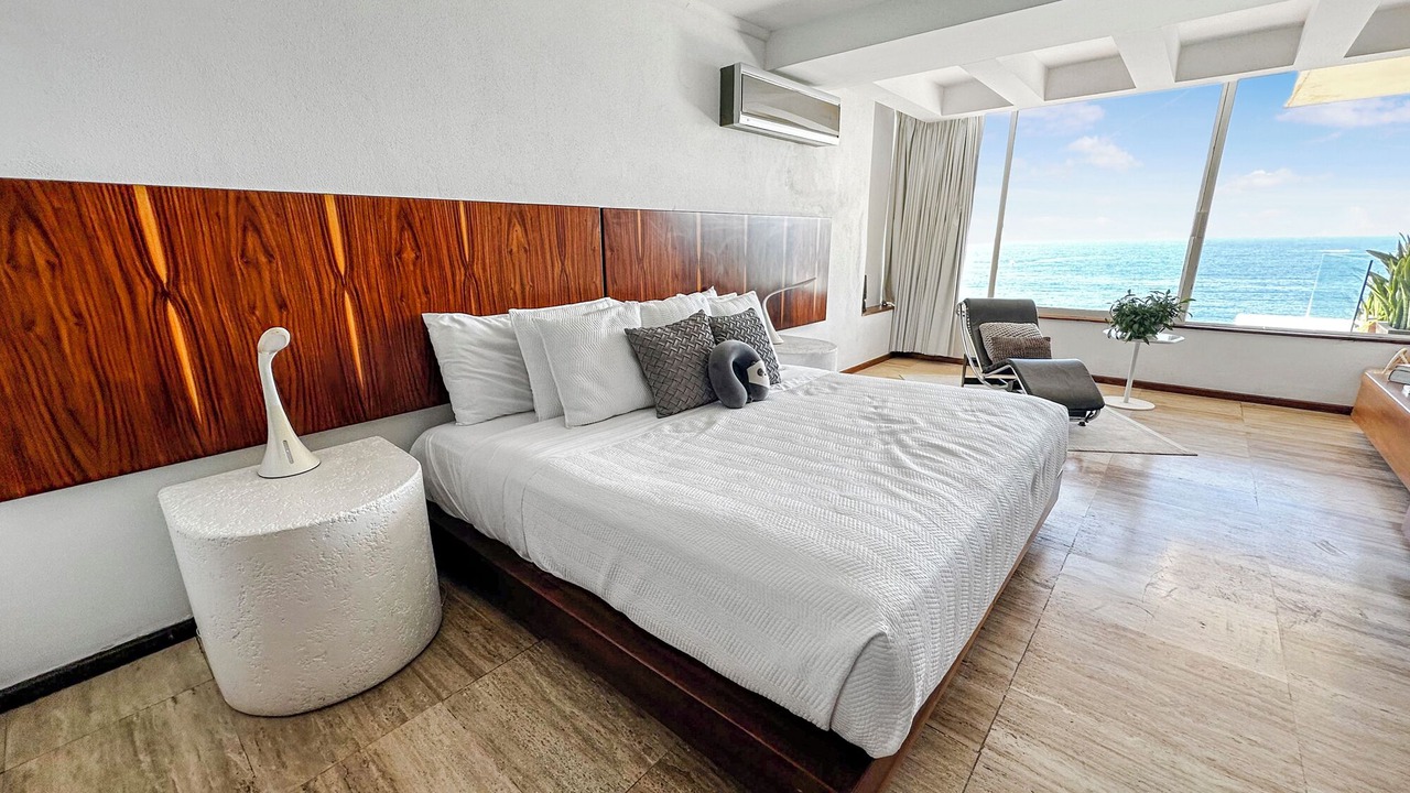 Photo of Bedroom in South Shore Hotel Area
