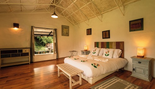 Deluxe Room, 1 King Bed, Ensuite, Valley View
