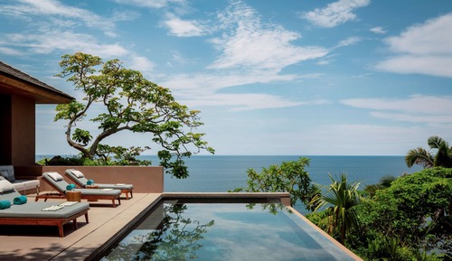 Eight-Bedroom Private Villa
