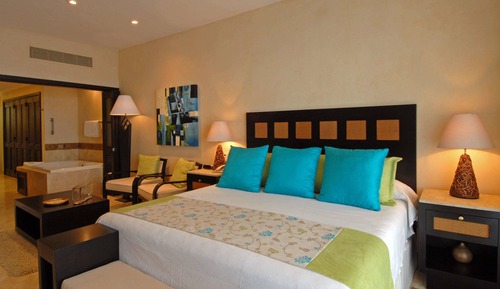 One Bedroom Suite Oceanview