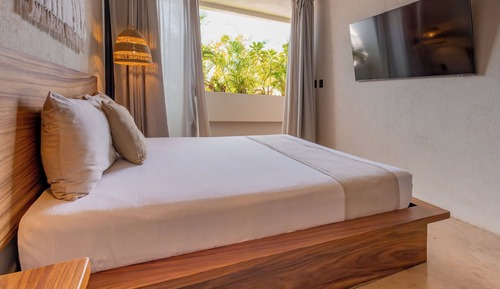 Standard Single Room, 1 Queen Bed, Balcony