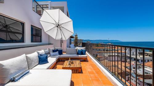 Two-Bedroom Apartment with Terrace and Sea View