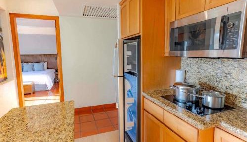 Deluxe Executive King Room with Lounge Access and Lake View or Garden View