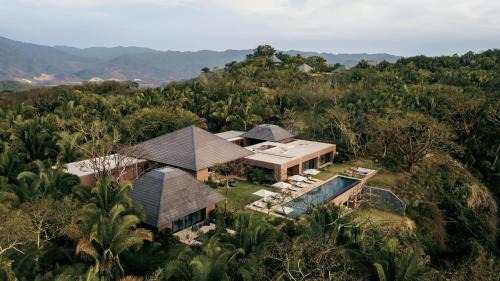 Seven-Bedroom Private Villa