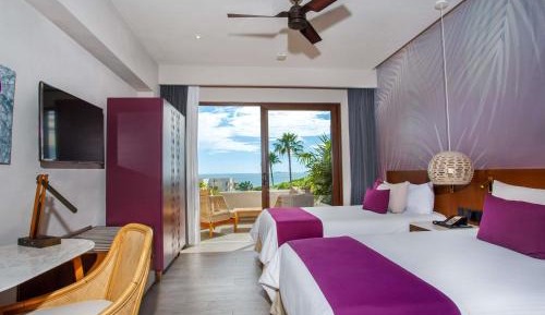Lush Double Room with Two Double Beds and Garden View