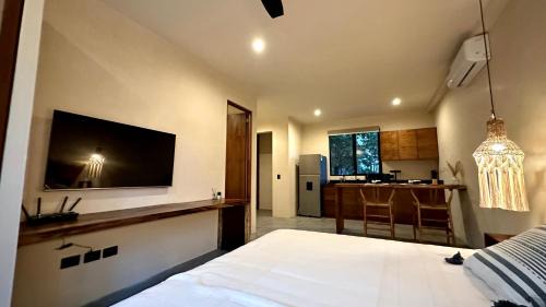 Room #1574954503