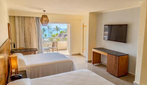 Deluxe Double Room with Side Sea View