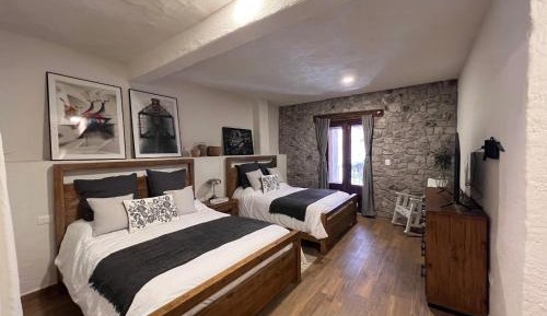 Deluxe One-Bedroom Apartment