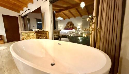 Superior King Suite