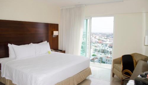 Guest room, 1 King, City view, Balcony