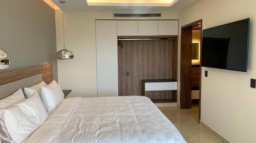 King Suite with City View