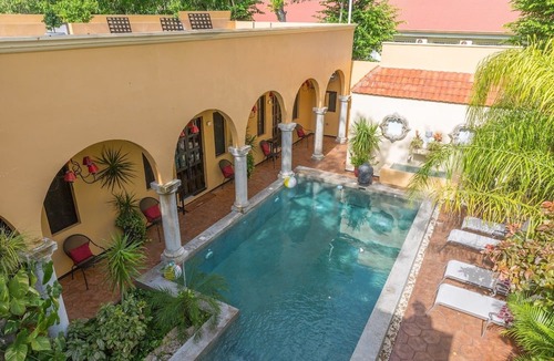 Centro Bed & Breakfast | Ochenta Y Dos an urban bed & breakfast