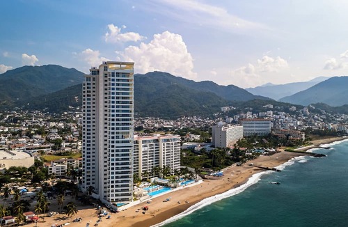 Las Glorias Apartment | Gorgeous 1BR with Pools & Sea Views
