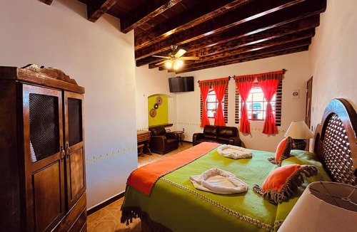 Villa del Carbon Hotel | Hotel El Aguila