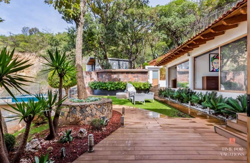 El Santuario Villa | NEW Lakeview Home Heated Pool Whirlpool Tennis