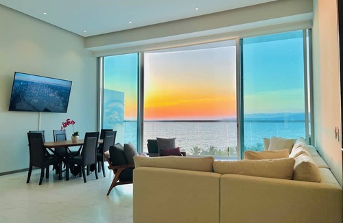 Flamingos Apartment | Beachfront 3BR-3BA SunsetParadise
