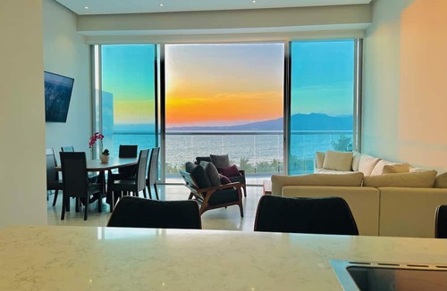 Flamingos Apartment | Beachfront 3BR-3BA SunsetParadise
