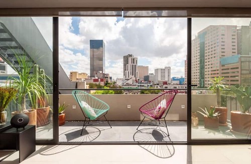Cuauhtemoc Apartment | Bellas Artes & Downtown Views from a Stylish apt