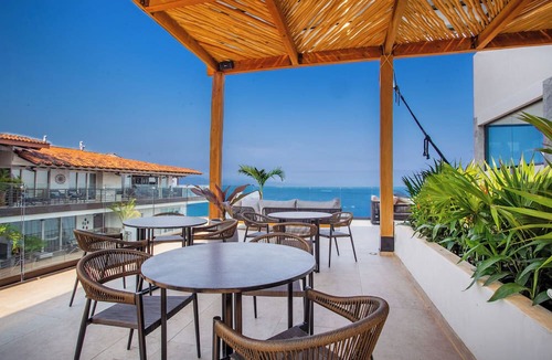 Romantic Zone Condo | Romantic Zone Penthouse w/Ocean Views