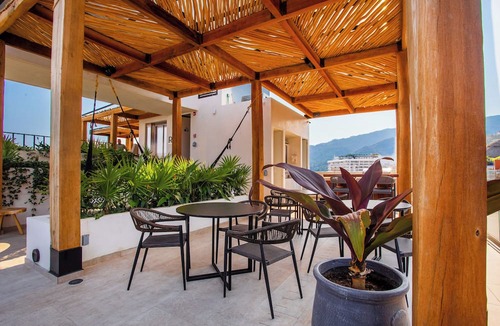 Romantic Zone Condo | Romantic Zone Penthouse w/Ocean Views