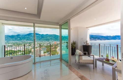 South Hotel Zone Condo | Stunning bay views beachfront 25th floor condo