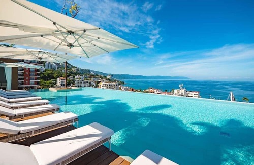 Romantic Zone Condo | AlilaHolidays - PIER 57 - 711 - 1BR Penthouse Fabulous Views in PV